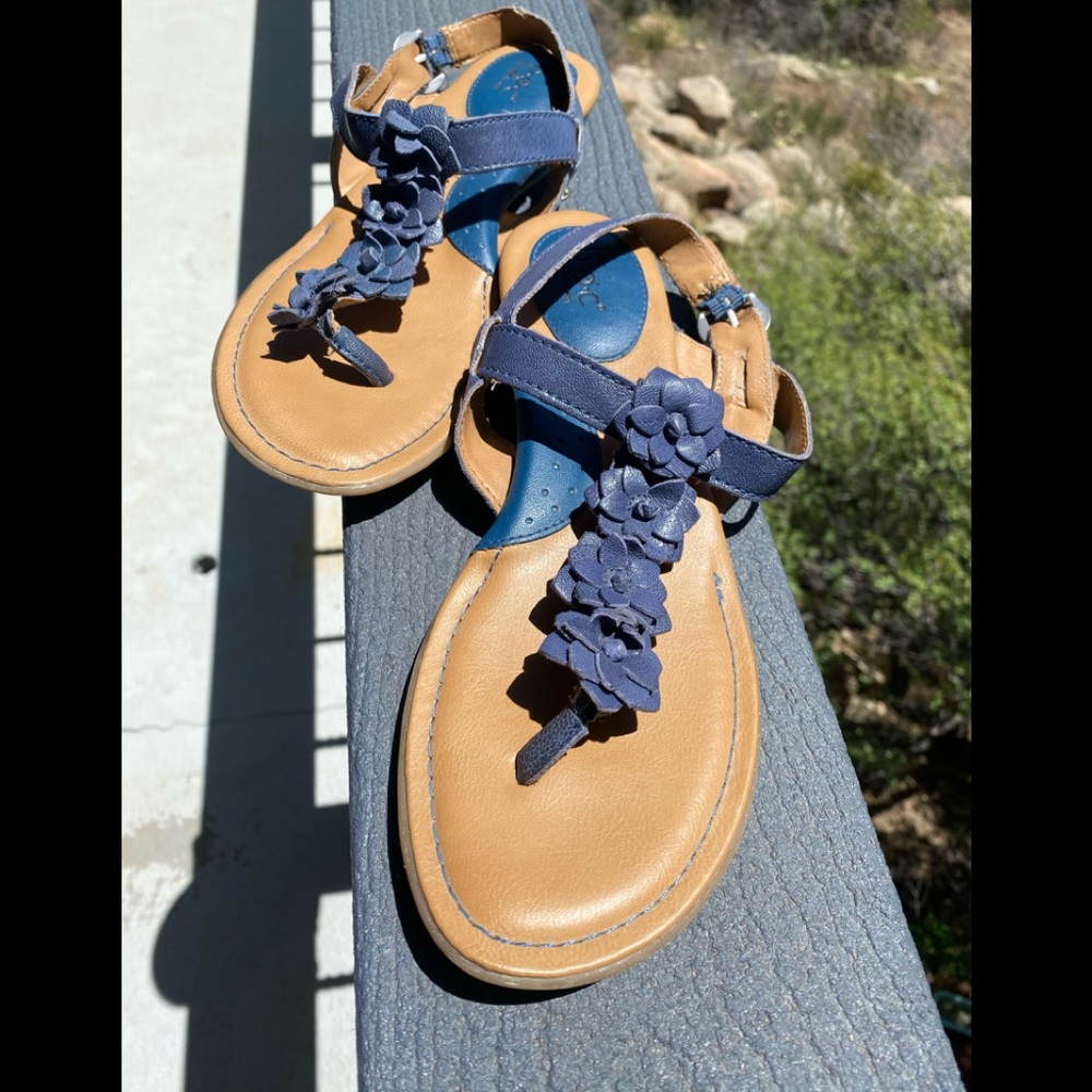 Born sandals